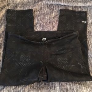 Brand new Alo leggings. Never been worn.